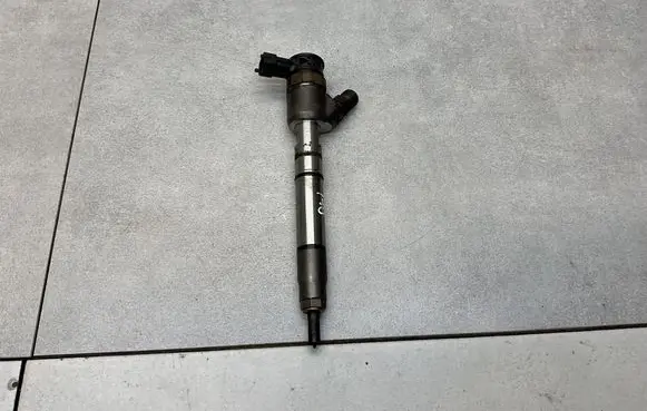 Hyundai i40 Fuel injector 338002A610 0445110589