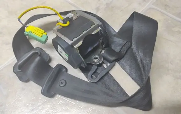 Porsche Cayenne (9PA) Front seatbelt 560981601 008R000