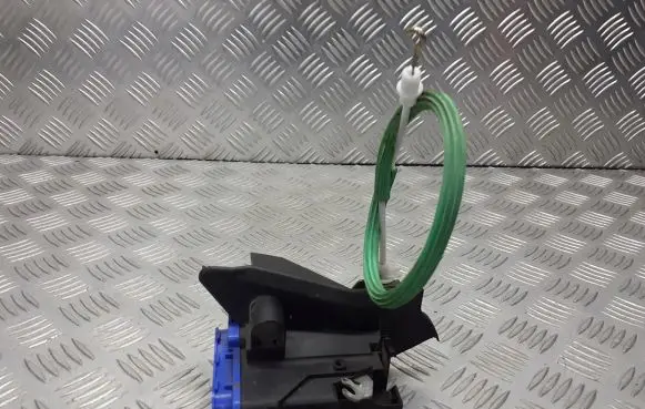 Audi A3 S3 8L Rear door lock 8D0839016A