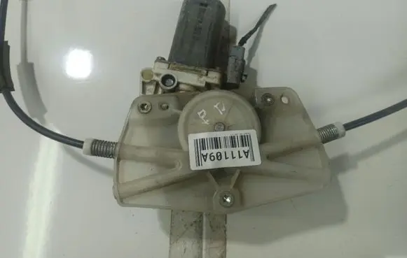 Peugeot 406 Front door window regulator motor 992161101