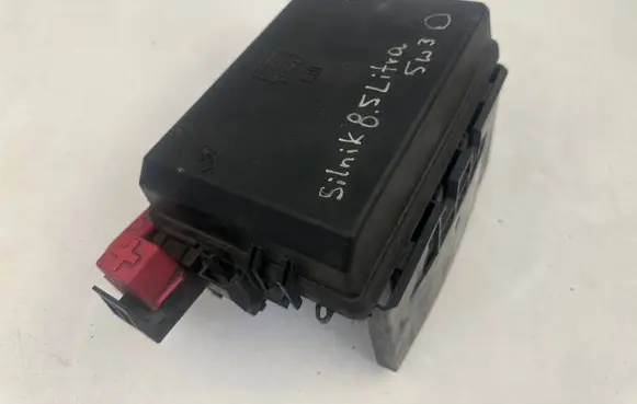 Chrysler 300 - 300C Fuse box cover P04692170AH 16238AC TNCEH06680462B