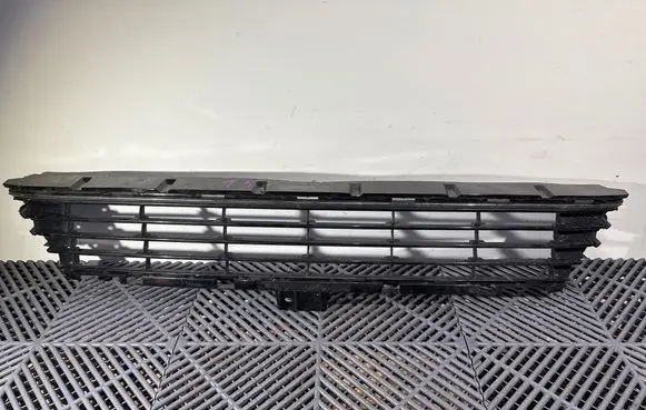 Toyota Auris E180 Front bumper lower grill 5311202670 5511202680