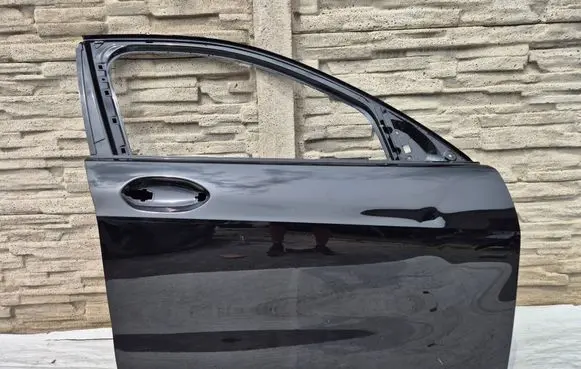 BMW 1 F40 Front door 2700908