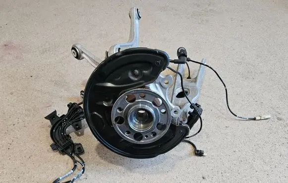 Mercedes-Benz E W238 Rear wheel hub spindle/knuckle A2133572500 A2133503105 A2043502106
