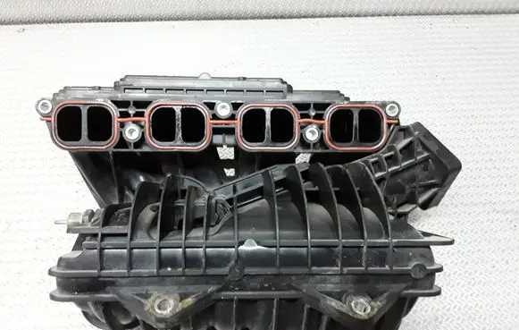 Toyota Avensis T250 Intake manifold