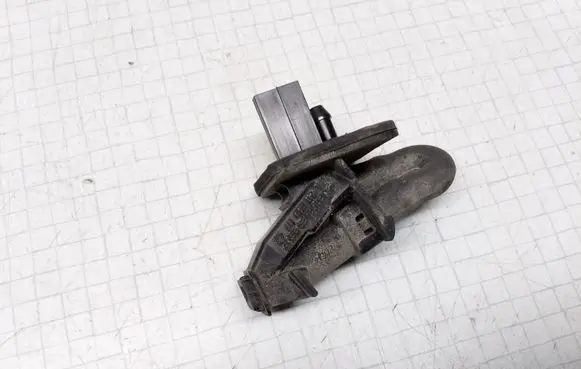 Mercedes-Benz E W211 Rear window washer spray nozzle A2118600747