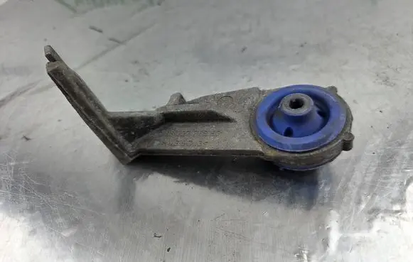 Opel Combo E Radiator mount bracket 9803778880