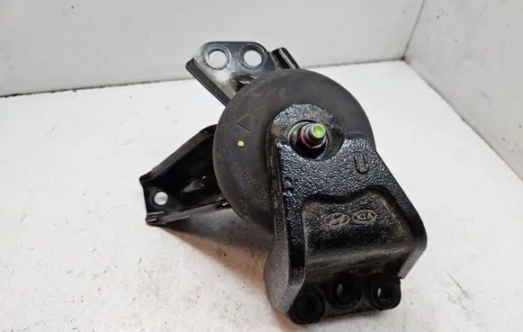 KIA Sportage Engine mount bracket 21815D9100