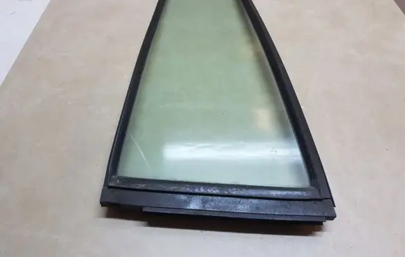 Mitsubishi Pajero Sport I Rear vent window glass 