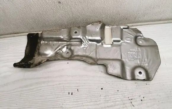 Volvo XC60 Heat shield in engine bay 31492192 R14MA