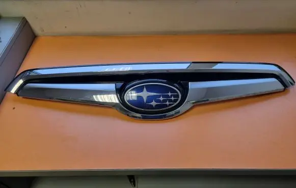 Subaru Forester SK Front bumper upper radiator grill 91121SJ030