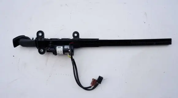 BMW 3 E92 E93 Seat belt adjustment motor 7330779 10237710 913503105