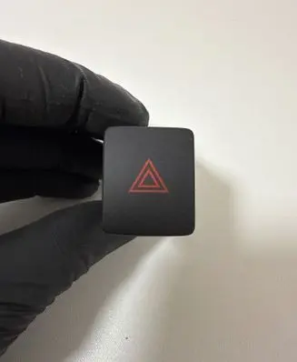 Nissan X-Trail T32 Hazard light switch 