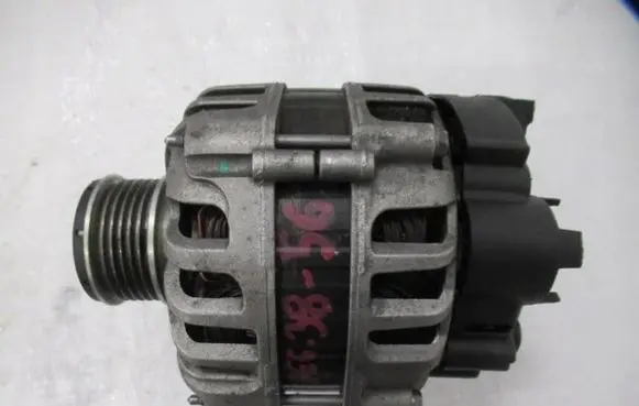 Renault Captur Generator/alternator 231008918R