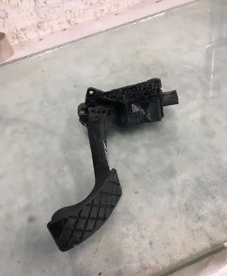 Seat Arona Accelerator throttle pedal 2q1723503