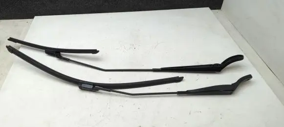 Citroen C3 Windshield/front glass wiper blade 9673916780