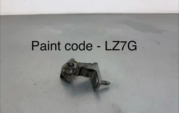 Audi Q7 4M Front door upper hinge 4M0831403A