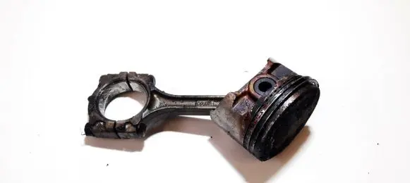 Mitsubishi Colt Piston with connecting rod