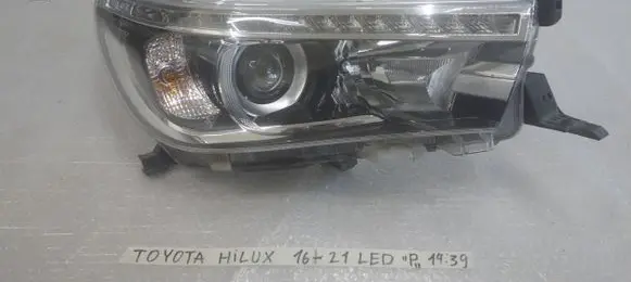 Toyota Hilux VIII Headlight/headlamp