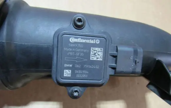 BMW 5 F10 F11 Mass air flow meter 7593624