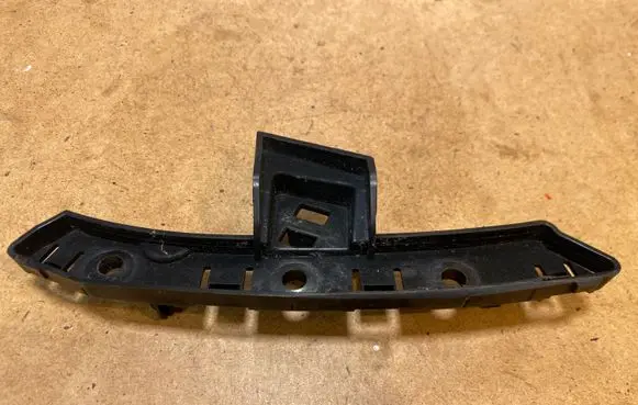 Peugeot 508 II Front bumper mounting bracket 9813646380