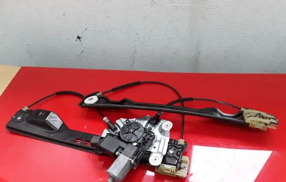 Opel Zafira C Front door window regulator with motor 20951581 966435201