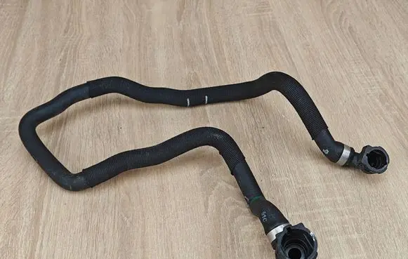 BMW 5 G30 G31 G38 Engine coolant pipe/hose 8602634