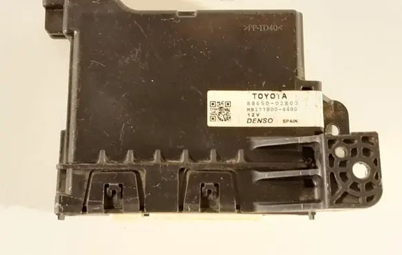 Toyota Auris E180 Air conditioning/heating control unit 8865002E00 MB1778004480