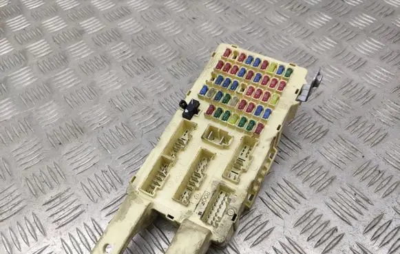 Hyundai Santa Fe Fuse module 919502B000