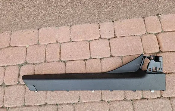 Citroen Berlingo Front door glass trim molding 9818685777- 9818686377-