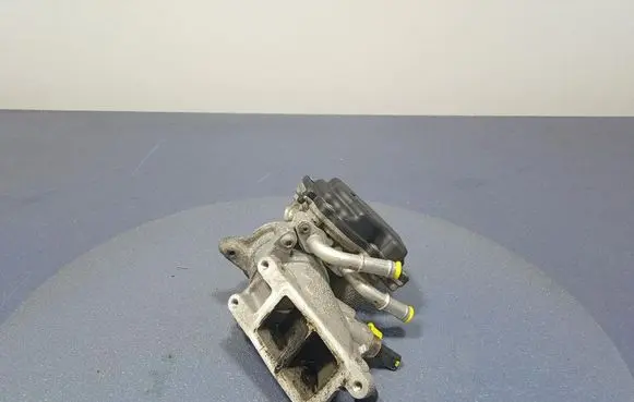Volkswagen PASSAT CC Throttle body valve 04L128637
