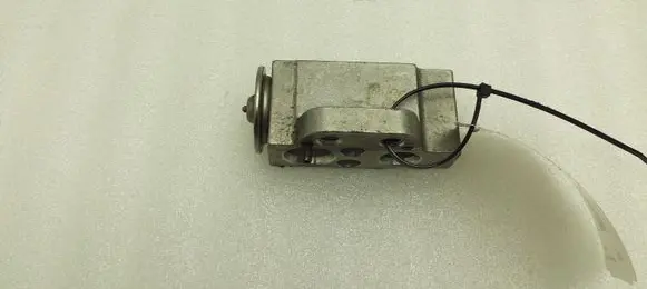 Audi A5 8T 8F Air conditioning (A/C) expansion valve Y7556002 HFC134A 52379690