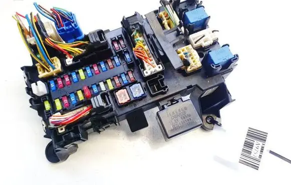 Suzuki Grand Vitara II Fuse box set 06216c22 9421
