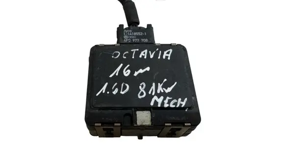 Skoda Octavia Mk3 (5E) Distronic sensor radar 5Q0907561F 0203300447 5Q0907572F