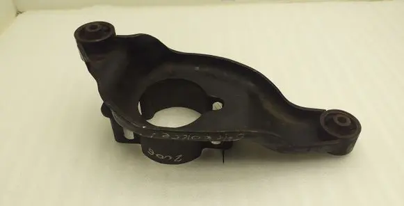Jeep Cherokee III KJ Front differential bracket 18956B464