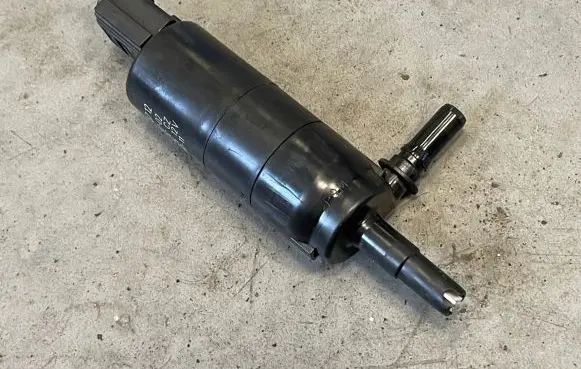 BMW X5 E70 Headlight washer pump 7217792 13264011 3323525