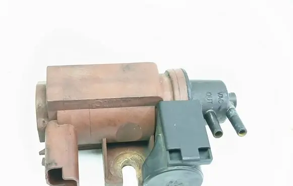 Ford Focus Turbo solenoid valve 6G9Q9E882CA