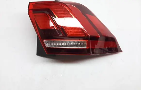 Volkswagen Tiguan Rear/tail lights 5NA945096C