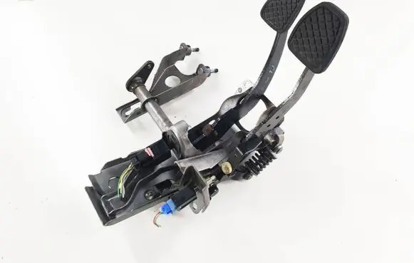 Subaru Impreza III Pedal assembly 