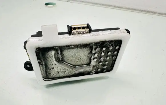 Mercedes-Benz GLK (X204) Heater blower motor/fan resistor A2128702110 5HL01038411