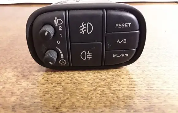 Jaguar S-Type Light switch 2R8311654