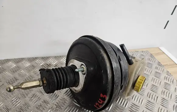 Volkswagen PASSAT B5 Brake booster 4B3612105