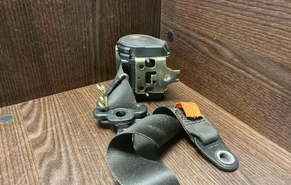 Ford Focus Front seatbelt 560630900