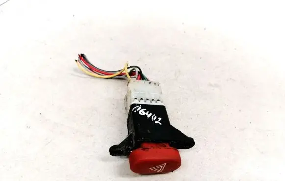 Renault Laguna I Hazard light switch 822955