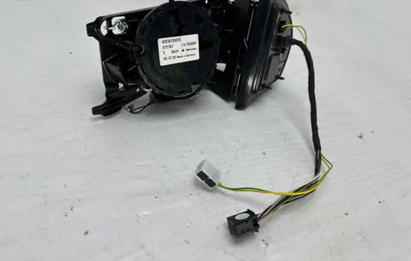Mercedes-Benz C W203 Front door wing mirror part A2038106976 Y727K7 7335997