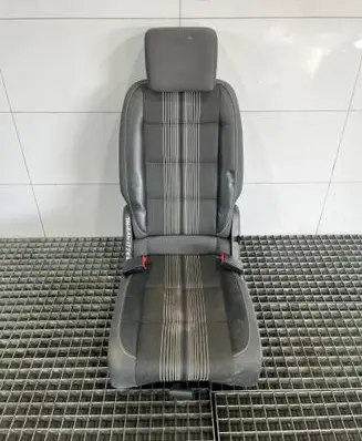 Volkswagen Touran II Rear seat 