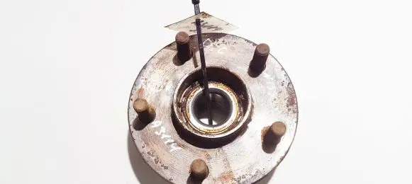 Nissan Almera Tino Rear wheel hub