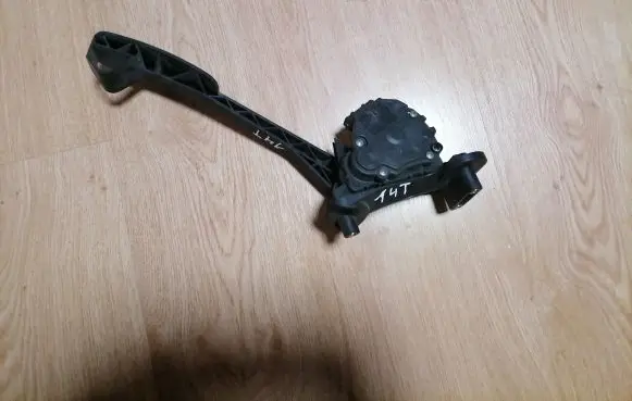 Volvo V70 Accelerator throttle pedal C210 9496822 00776922