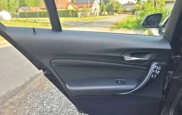 BMW 1 F20 F21 Front door card panel trim