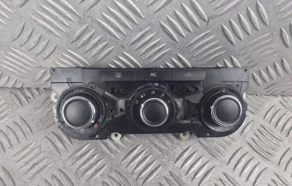 Skoda Octavia Mk2 (1Z) Climate control unit 3T0820047H 5HB00975220